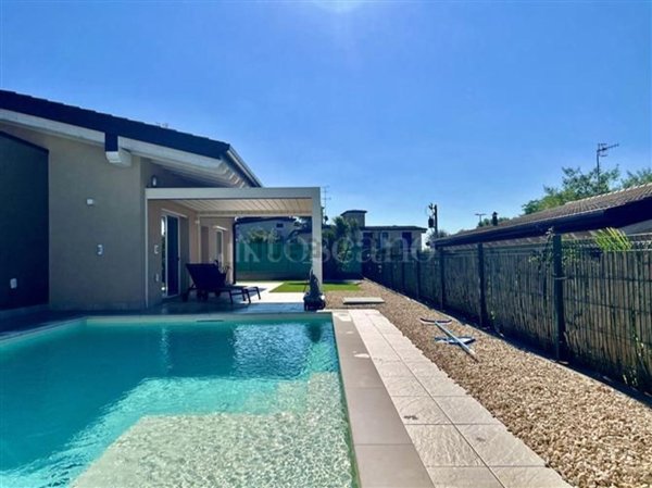 casa indipendente in vendita a Lonato del Garda in zona Centenaro