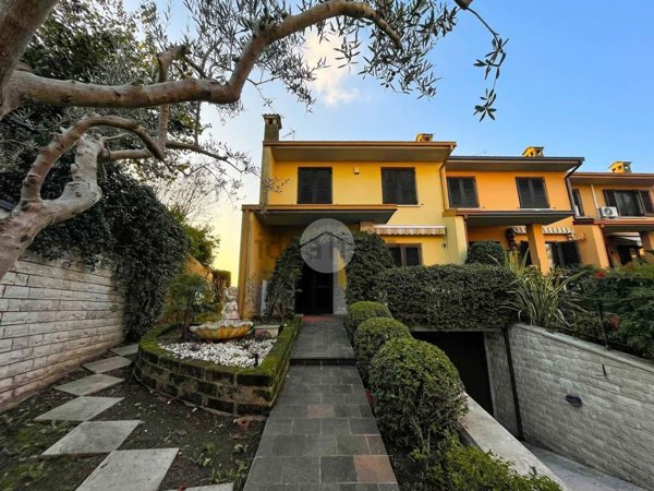 casa indipendente in vendita a Lonato del Garda