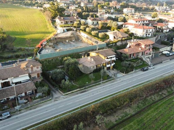 casa indipendente in vendita a Lonato del Garda in zona Barcuzzi