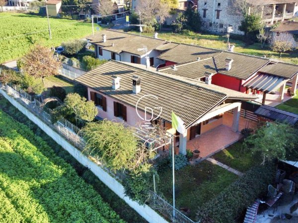 casa indipendente in vendita a Lonato del Garda