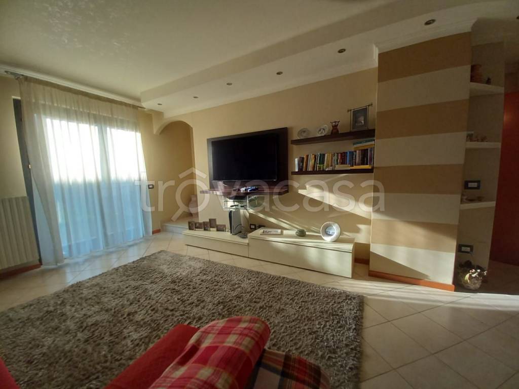 casa indipendente in vendita a Lonato del Garda in zona San Polo