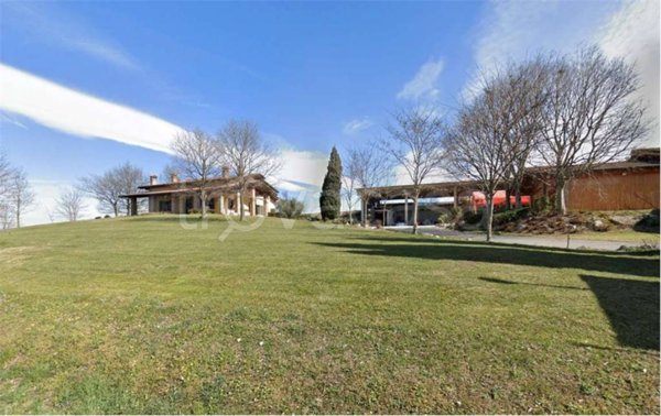 azienda agricola in vendita a Lonato del Garda in zona Castel Venzago