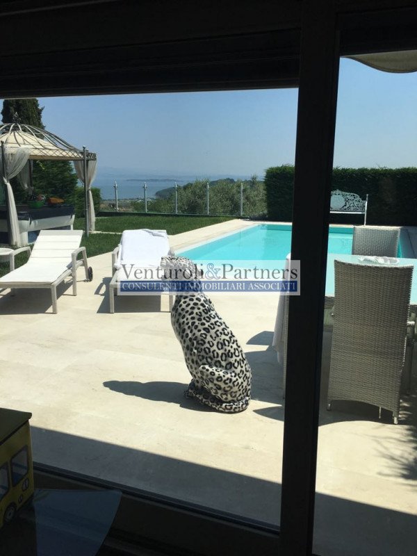 casa indipendente in vendita a Lonato del Garda in zona Barcuzzi