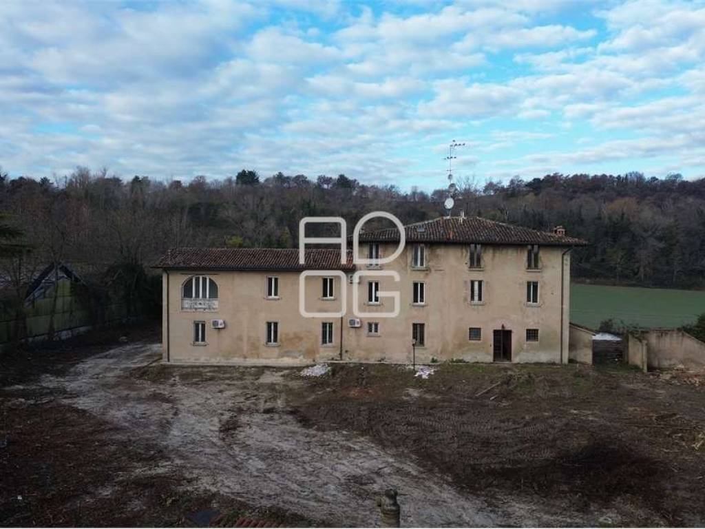 casa indipendente in vendita a Lonato del Garda in zona Centenaro