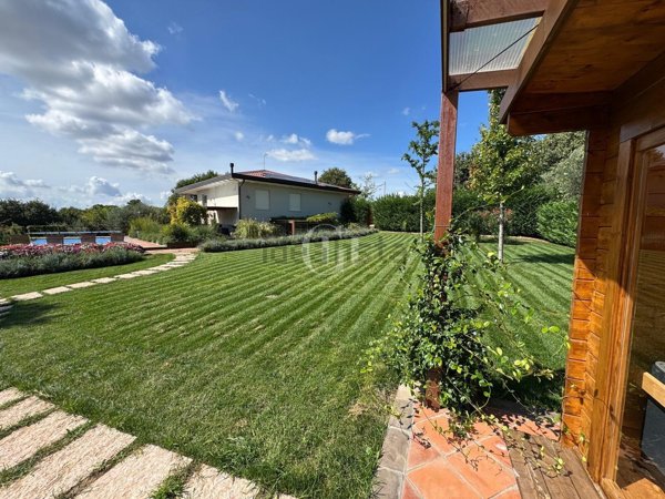 casa indipendente in vendita a Lonato del Garda