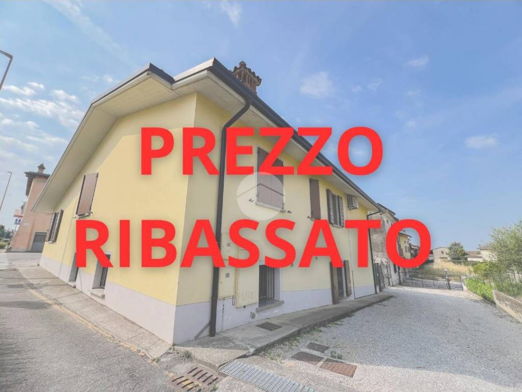 casa indipendente in vendita a Lonato del Garda in zona Sedena