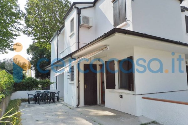 casa indipendente in vendita a Lonato del Garda in zona Lido