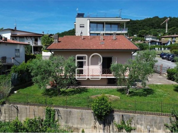 casa indipendente in vendita a Lonato del Garda in zona Barcuzzi