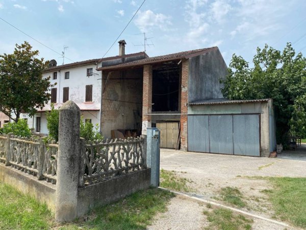 casa indipendente in vendita a Lonato del Garda in zona Centenaro