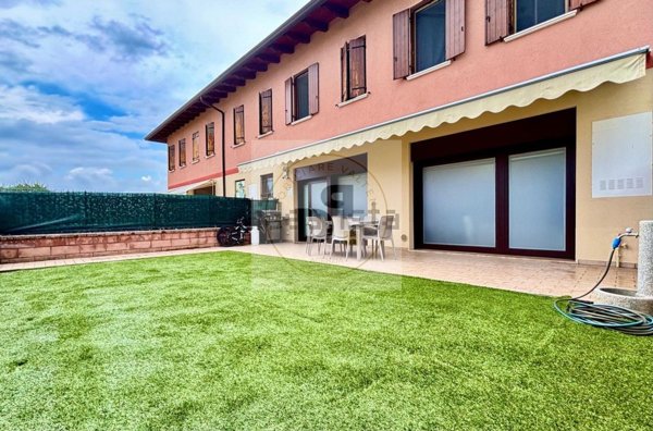 appartamento in vendita a Lonato del Garda in zona Esenta