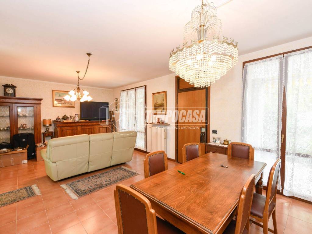 casa indipendente in vendita a Lonato del Garda