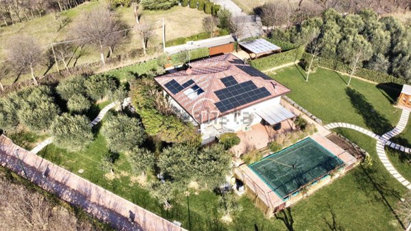 casa indipendente in vendita a Lonato del Garda