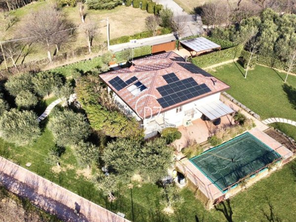 casa indipendente in vendita a Lonato del Garda