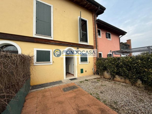 casa indipendente in vendita a Lonato del Garda in zona Malocco