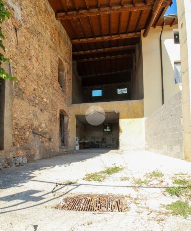 casale in vendita a Lonato del Garda in zona Esenta