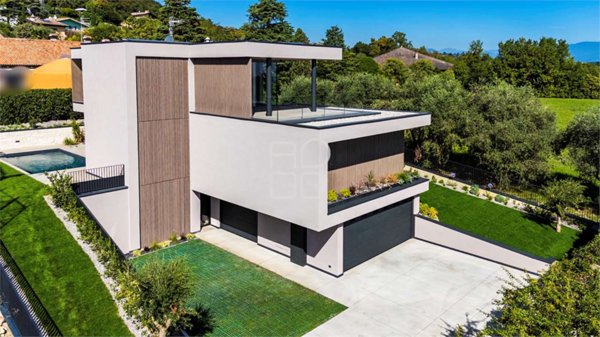 casa indipendente in vendita a Lonato del Garda in zona Barcuzzi