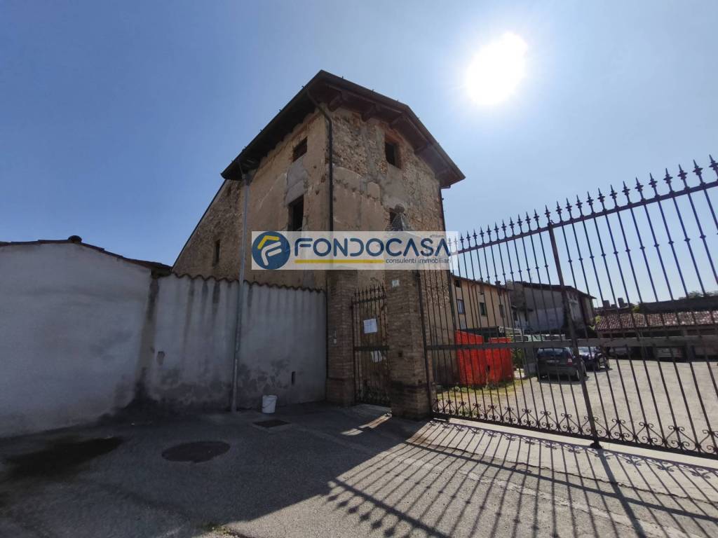 casale in vendita a Lonato del Garda in zona Esenta