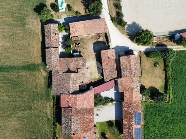 casa indipendente in vendita a Lonato del Garda in zona Cominello