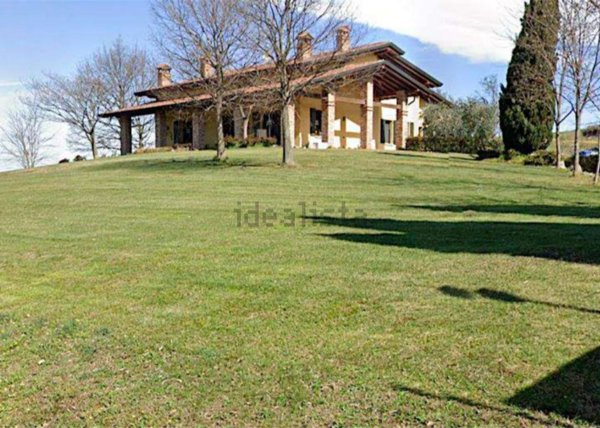 casa indipendente in vendita a Lonato del Garda in zona Castel Venzago