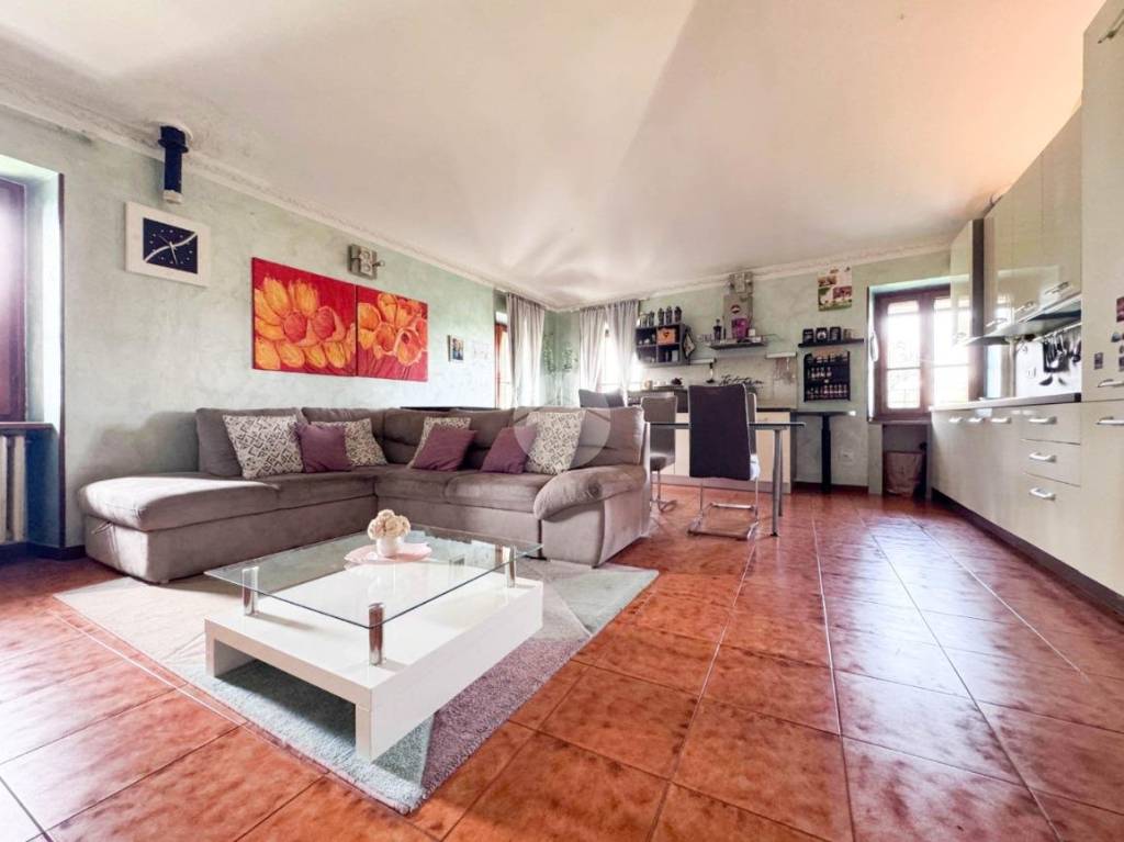 appartamento in vendita a Lonato del Garda in zona Castel Venzago