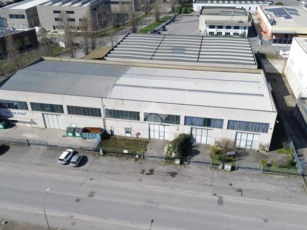 locale commerciale in vendita a Lonato del Garda