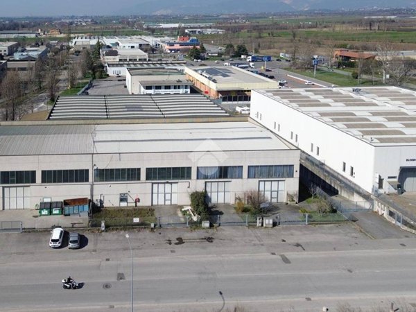 locale commerciale in vendita a Lonato del Garda