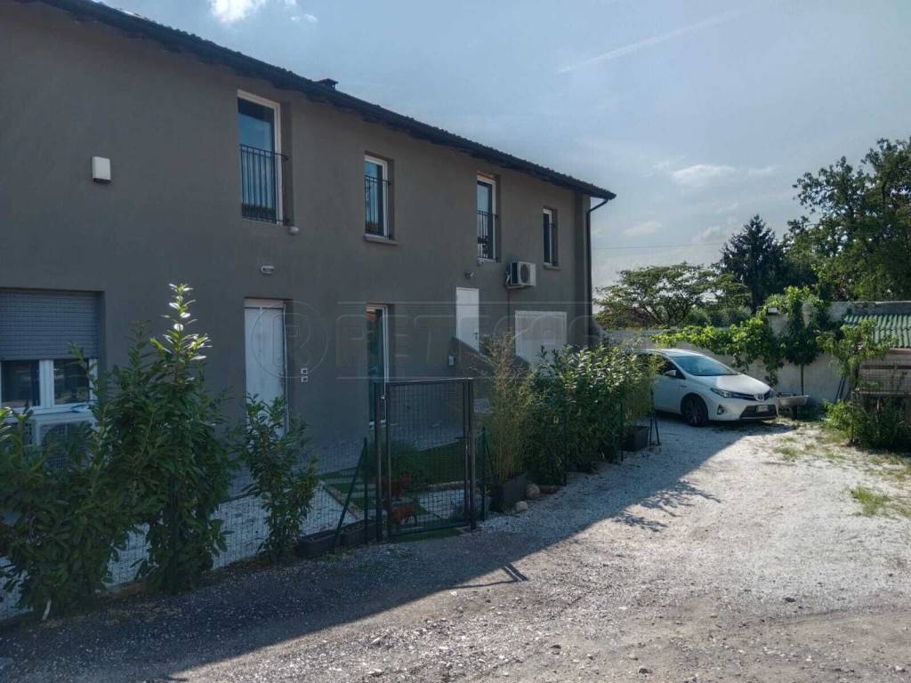 casa indipendente in vendita a Lonato del Garda in zona Campagna Sotto
