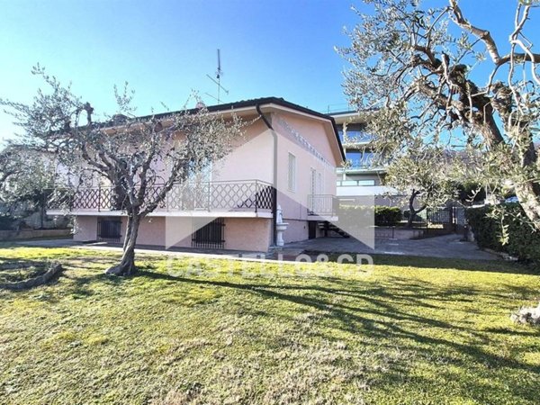 casa indipendente in vendita a Lonato del Garda in zona Barcuzzi