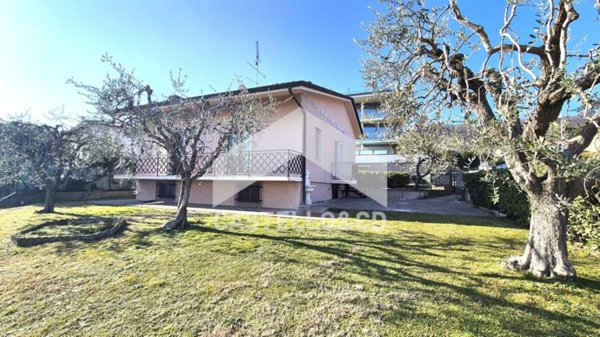 casa indipendente in vendita a Lonato del Garda in zona Barcuzzi