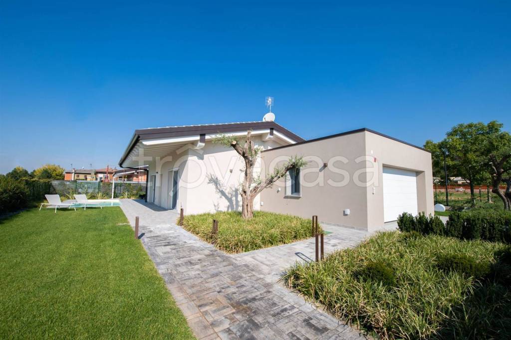 casa indipendente in vendita a Lonato del Garda