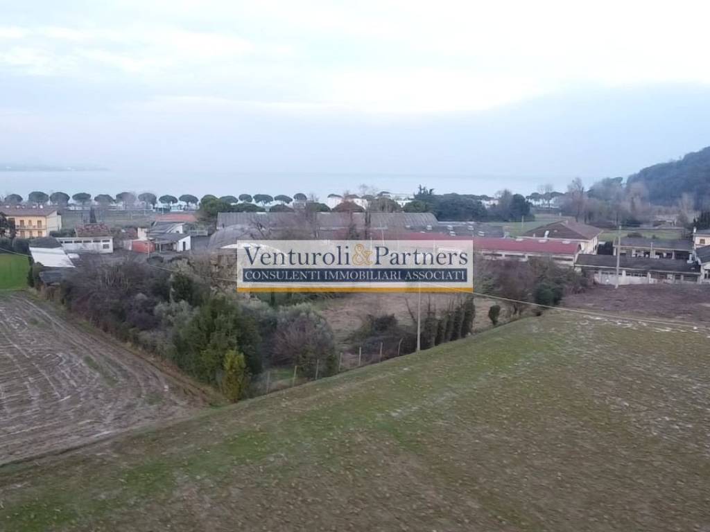 casa indipendente in vendita a Lonato del Garda in zona Barcuzzi