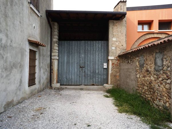 casa indipendente in vendita a Lonato del Garda in zona Cominello