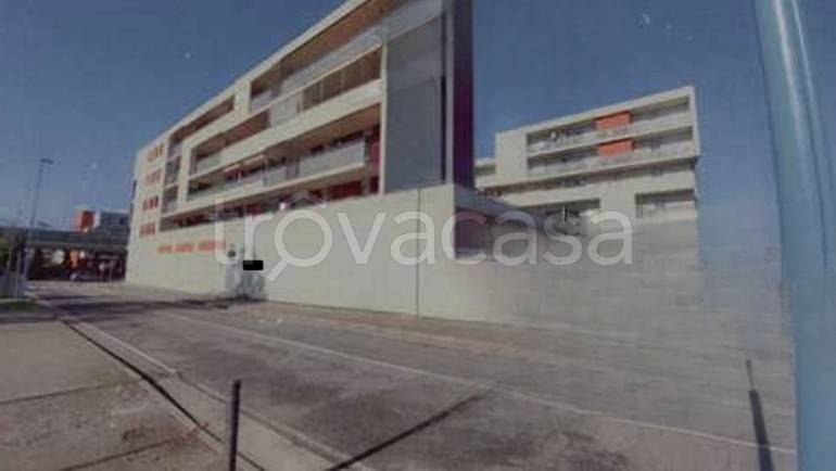 locale commerciale in vendita a Lonato del Garda in zona San Polo