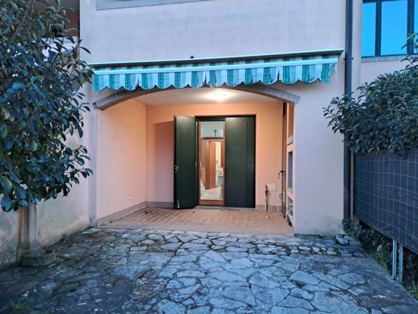 casa indipendente in vendita a Lonato del Garda in zona Lido