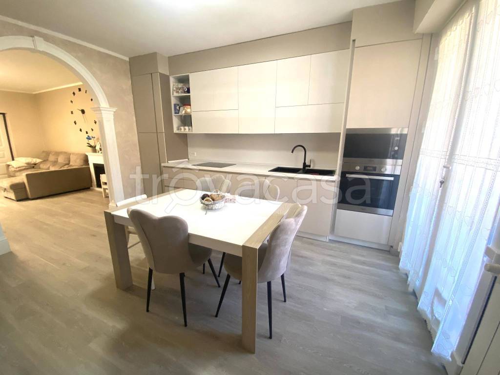 casa indipendente in vendita a Lonato del Garda in zona San Polo