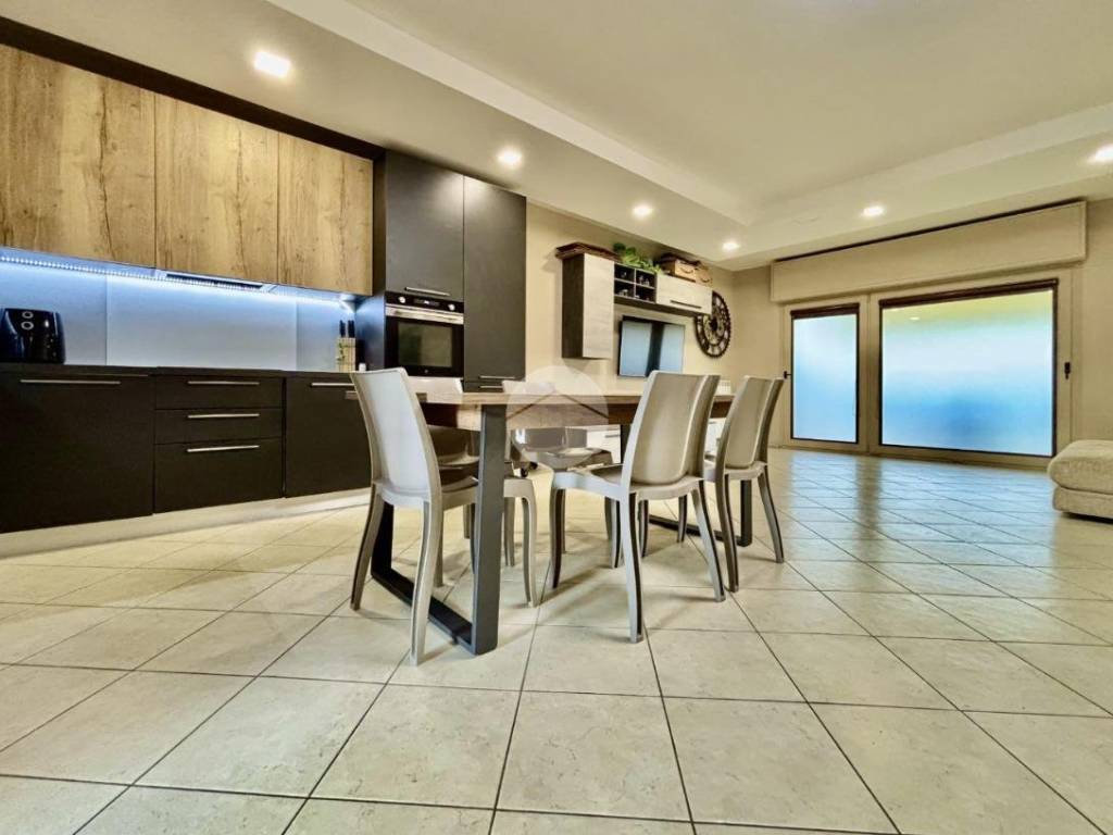 appartamento in vendita a Lonato del Garda in zona Esenta