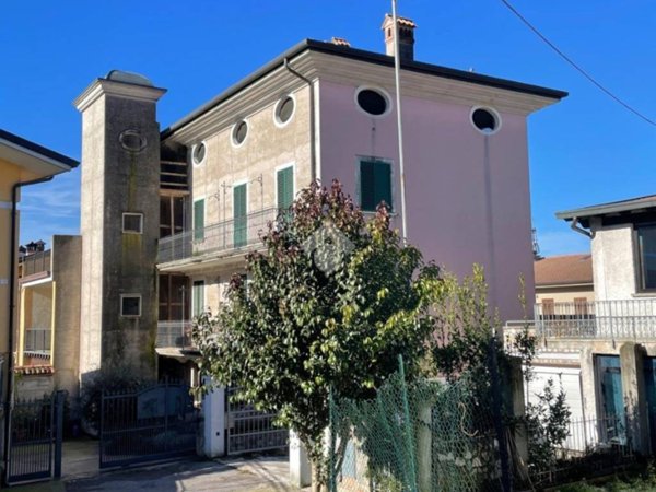 casa indipendente in vendita a Lonato del Garda in zona Sedena