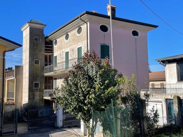 casa indipendente in vendita a Lonato del Garda