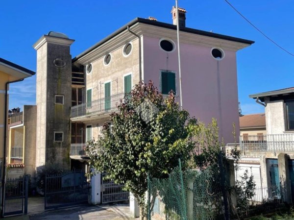 casa indipendente in vendita a Lonato del Garda in zona Sedena