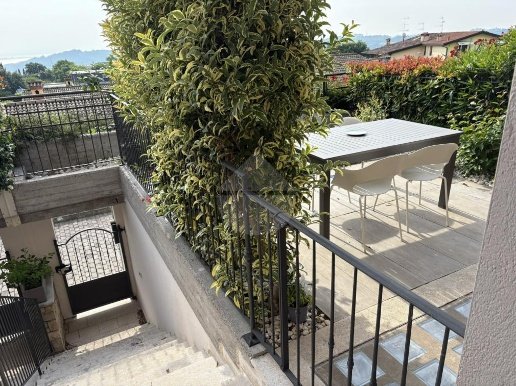 appartamento in vendita a Lonato del Garda in zona Barcuzzi