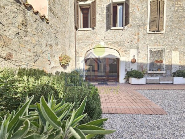 casa indipendente in vendita a Lonato del Garda in zona Lido