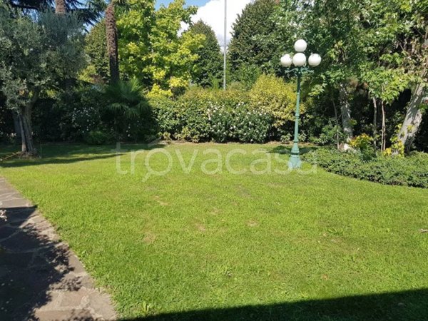 casa indipendente in vendita a Lonato del Garda