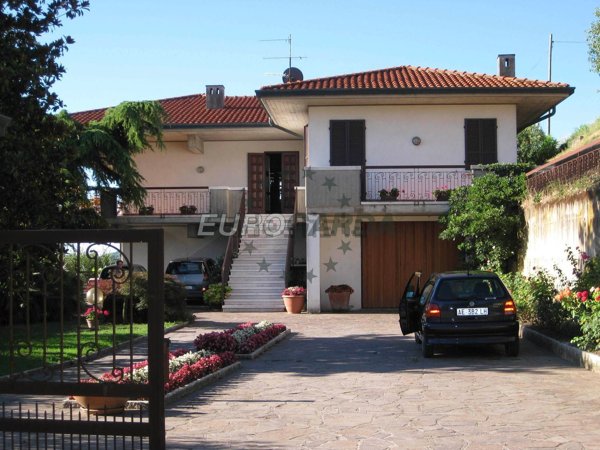 casa indipendente in vendita a Lonato del Garda