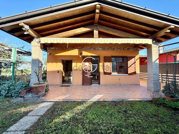 esavano in vendita a Lonato del Garda