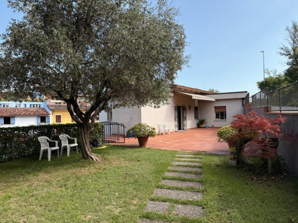 casa indipendente in vendita a Lonato del Garda
