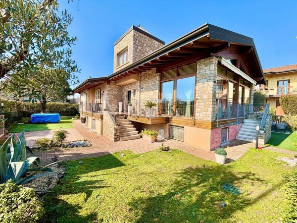 casa indipendente in vendita a Lonato del Garda in zona Centenaro