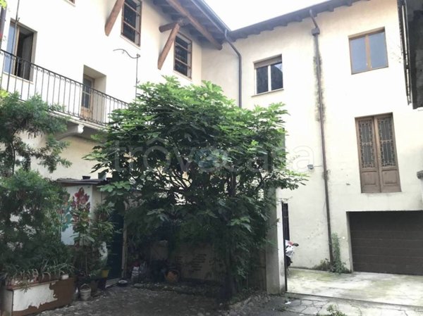 casa indipendente in vendita a Lonato del Garda