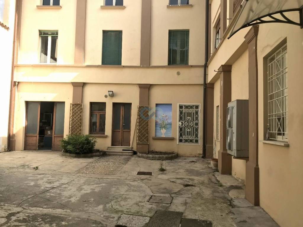 casa indipendente in vendita a Lonato del Garda
