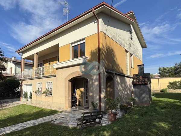 casa indipendente in vendita a Lonato del Garda in zona Lido