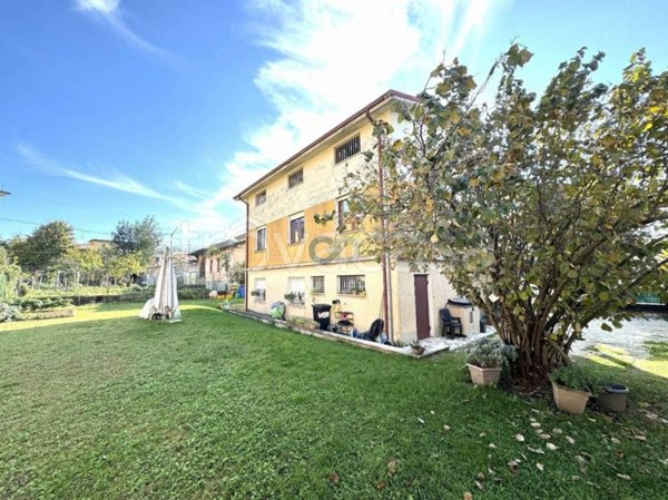 casa indipendente in vendita a Lonato del Garda